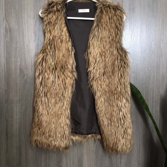 Faux Fur Vest - Picture 5 of 5